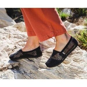TOMS Black Crochet Women Gilrs Alspargata Slip On Shoes Flats Lace Size 5